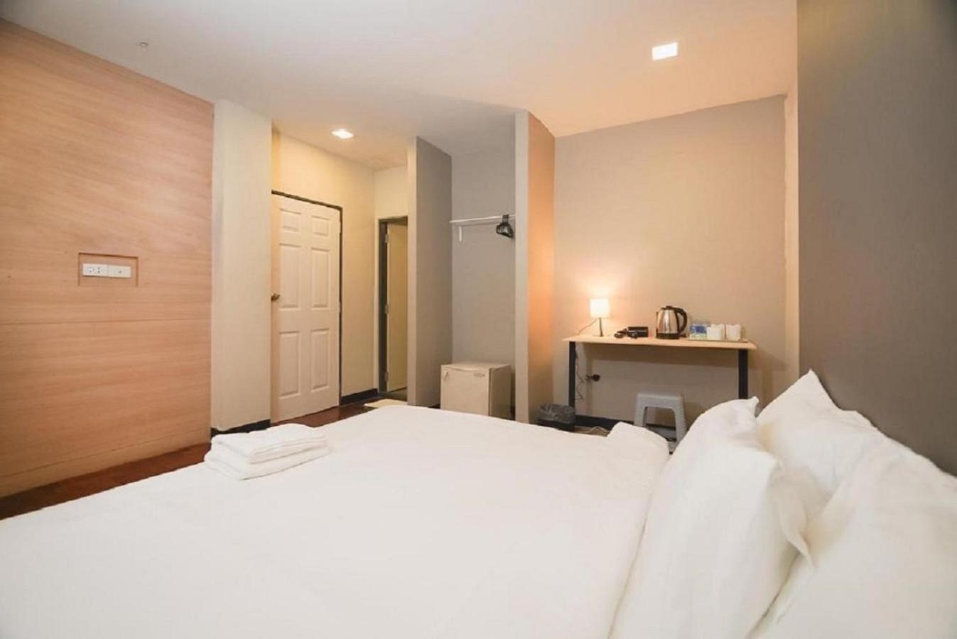 Go Inn Silom โกอินน์ สีลม - สถานีรถไฟฟ้าเซนต์หลุยส์ Bangkok Exteriör bild
